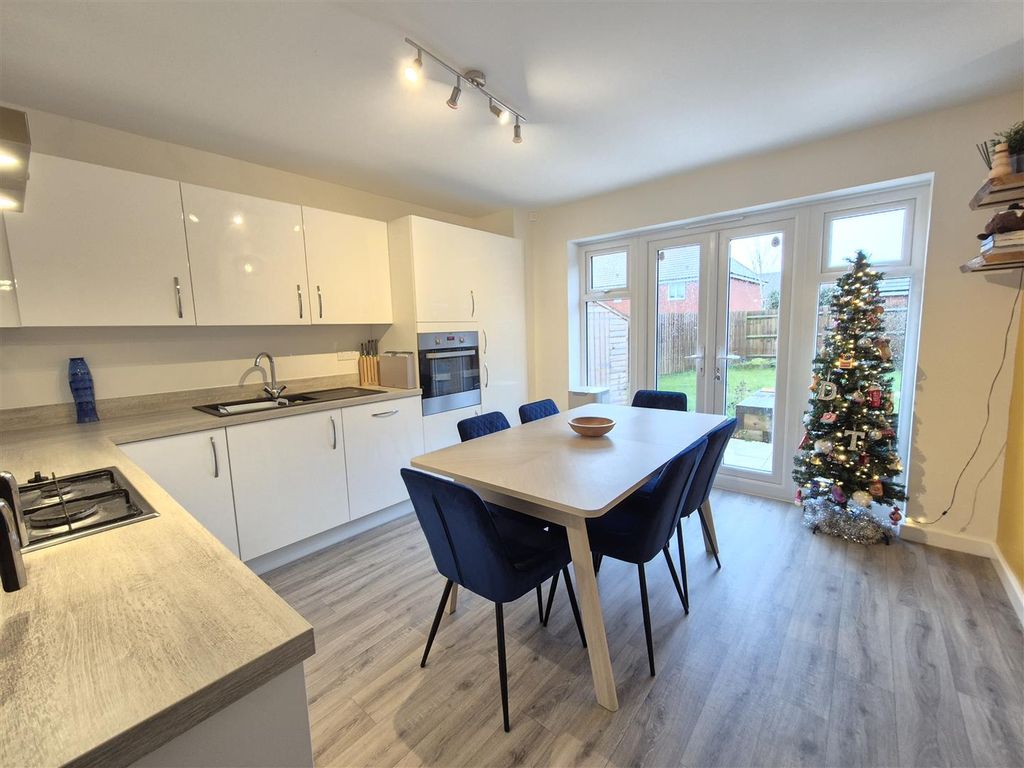 Property photo 2 of 17 Kitchen/Diner