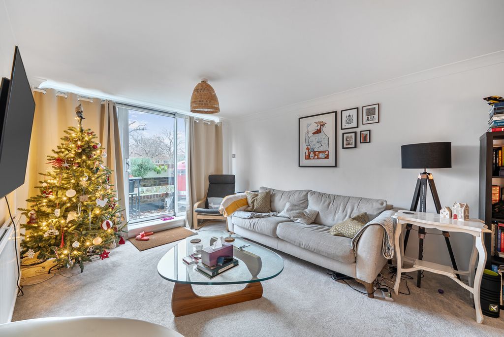 Property photo 2 of 18 1386722-13-693836...