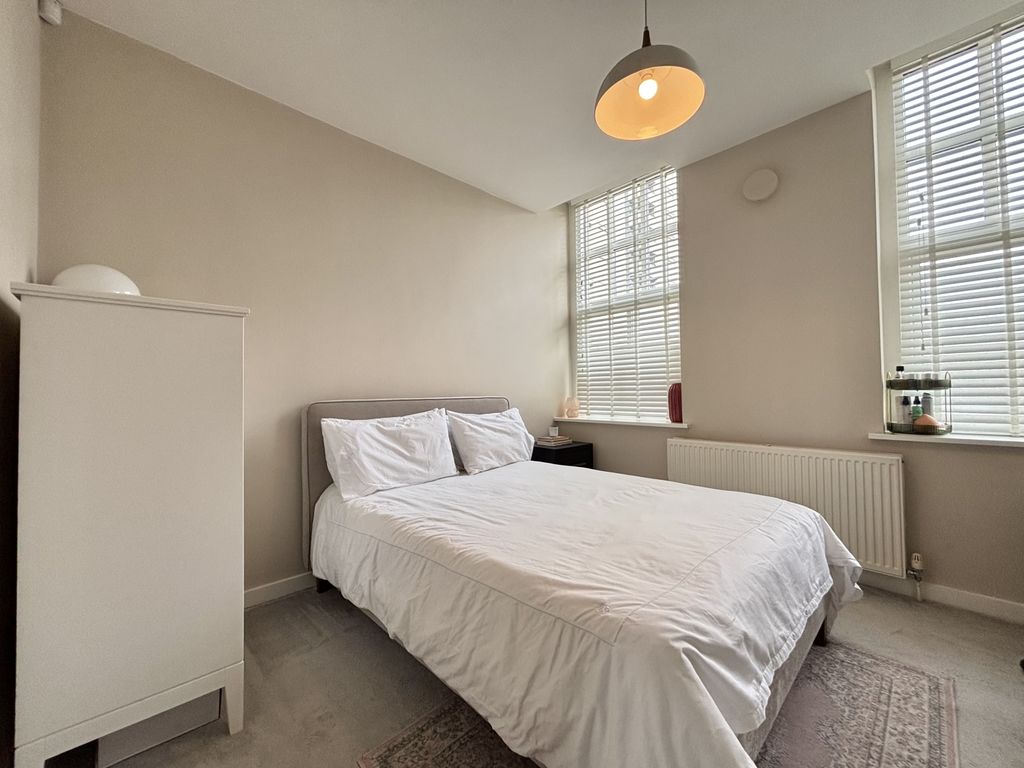 Property photo 3 of 14 Image00012