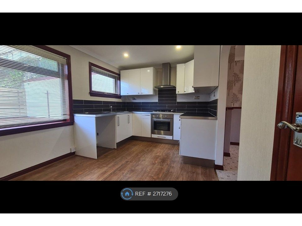 Property photo 3 of 21 Kitchen