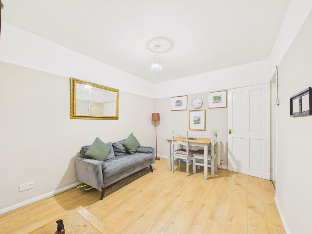 Property photo 2 of 11 5170053