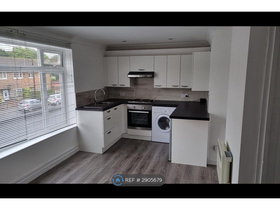 Property photo 3 of 10 Kitchen