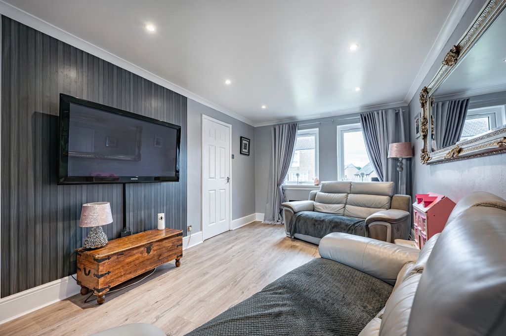 Property photo 3 of 26