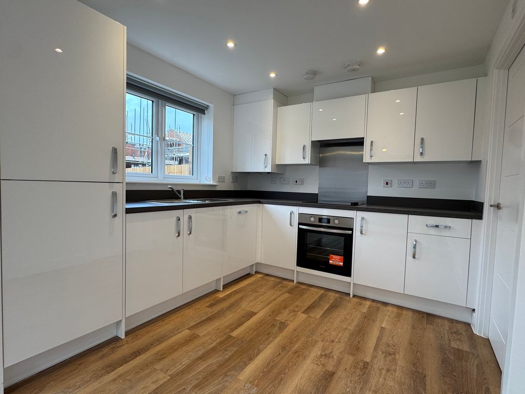 Property photo 3 of 21 Image