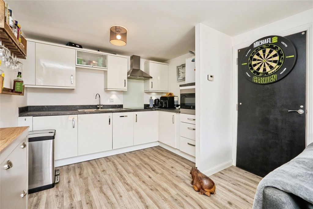 Property photo 3 of 6 Kitchen
