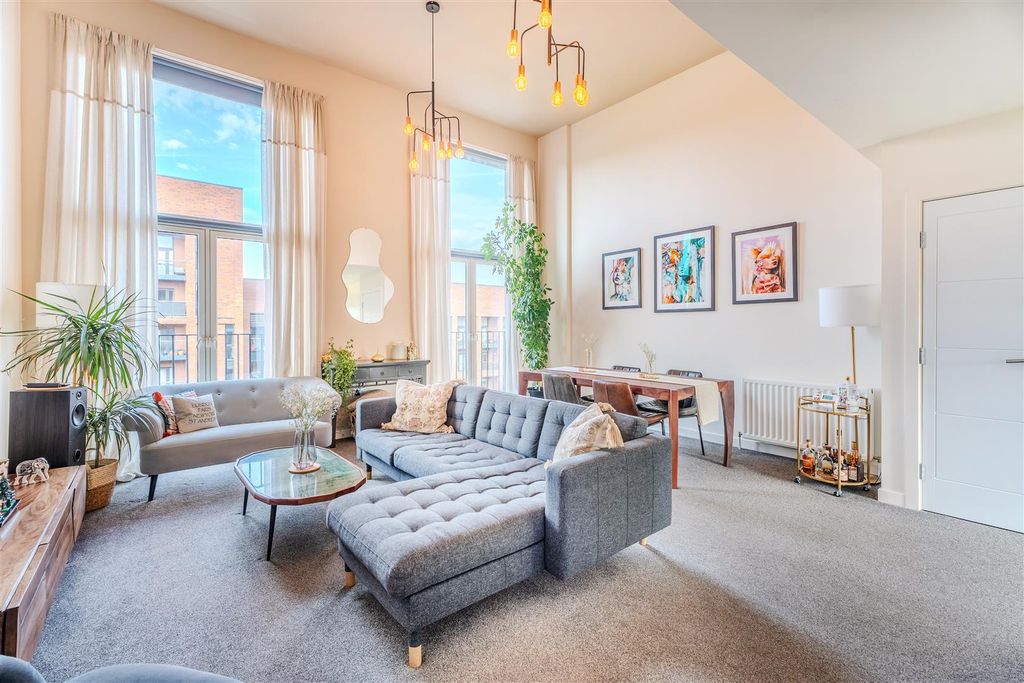 Property photo 3 of 28 Lounge-11.Jpg