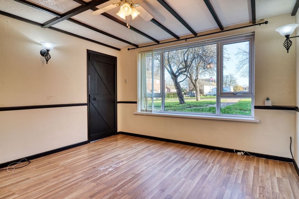 Property photo 3 of 22 Lounge