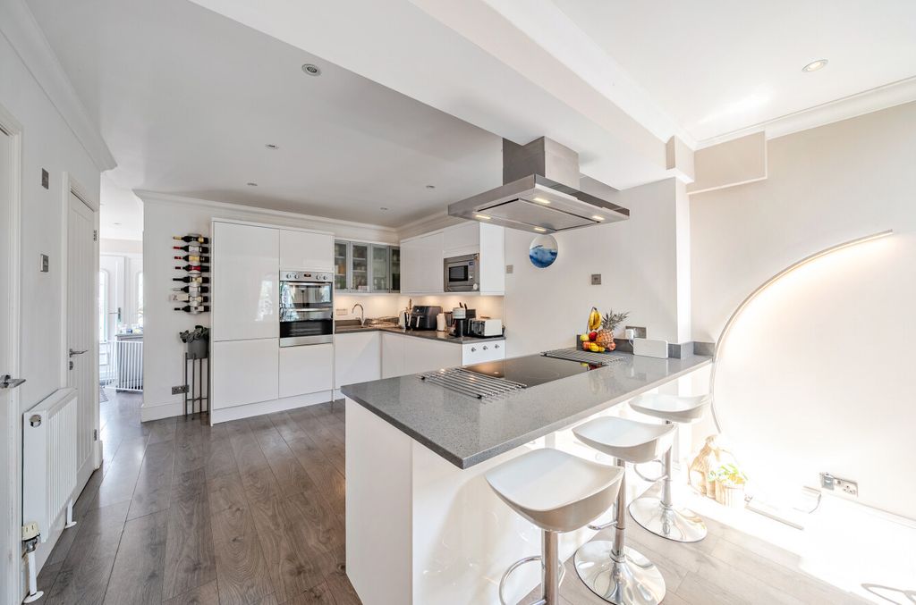 Property photo 3 of 17 4-6A68E6E0c7540-1...
