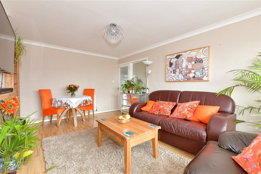 Property photo 3 of 11 Lounge/Diner