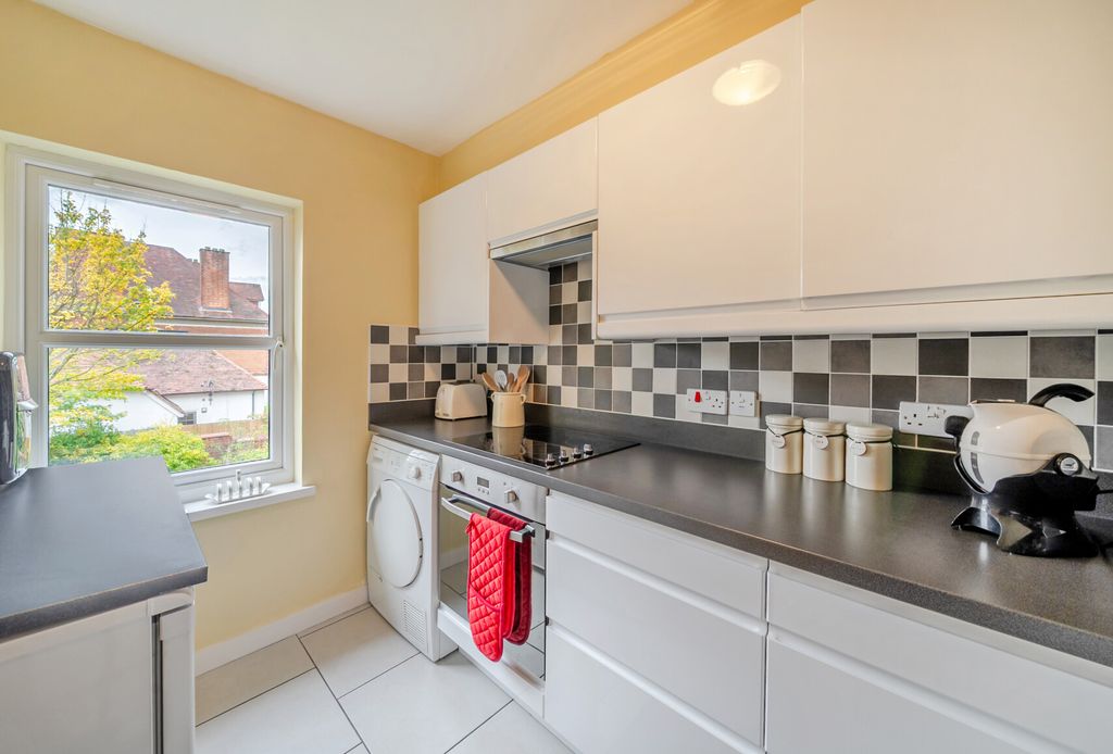 Property photo 2 of 10 1375279-10-690389...