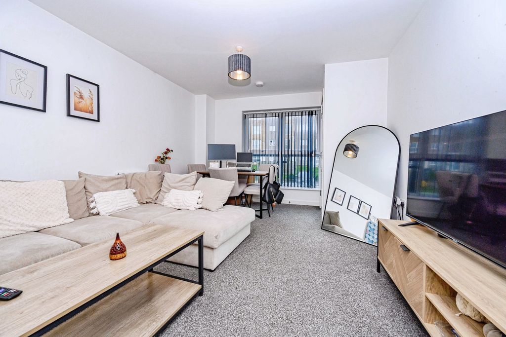 Property photo 3 of 10 Pbox-Img.Jpg