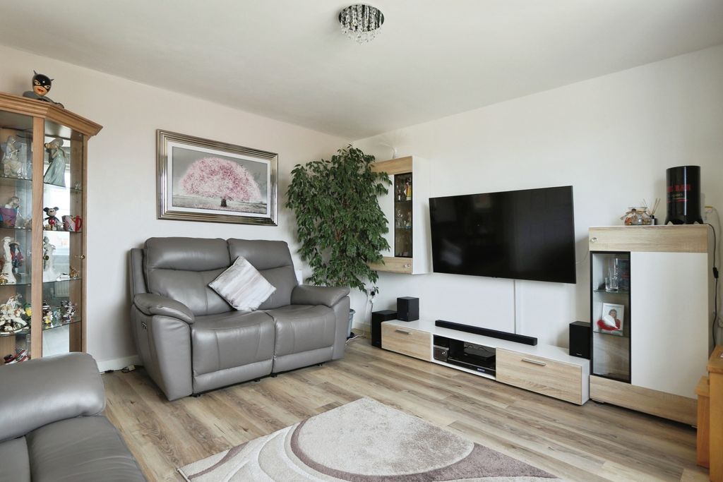 Property photo 2 of 32 4324274