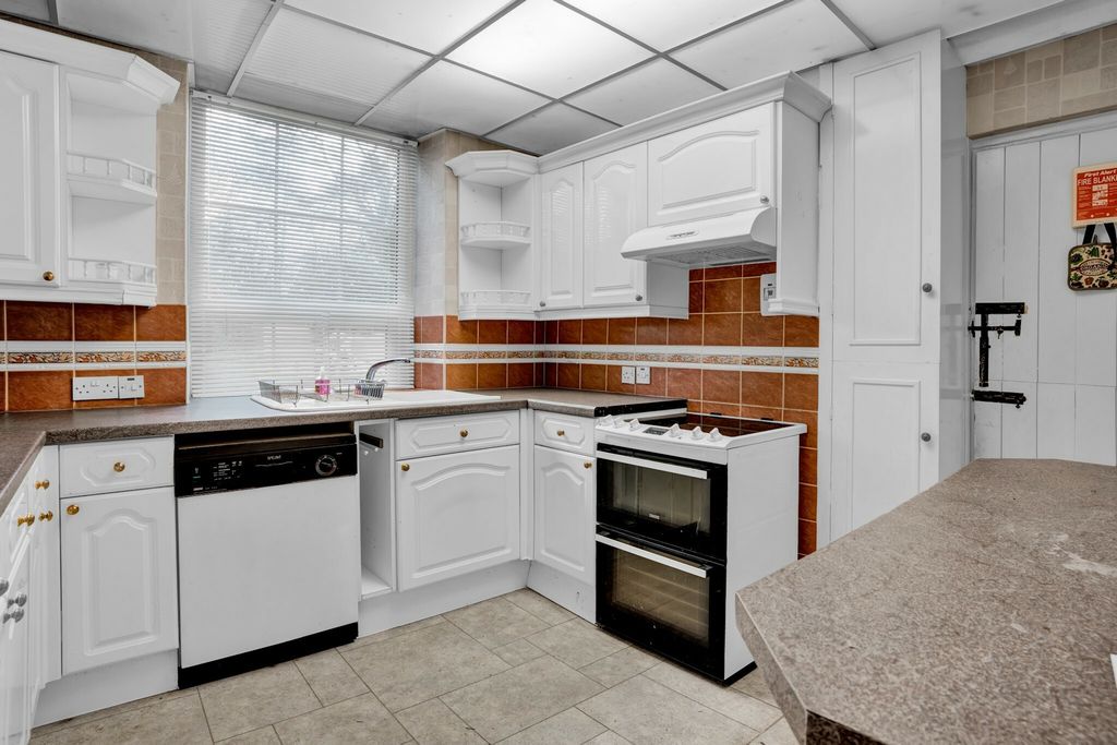 Property photo 3 of 36