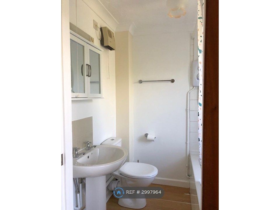 Property photo 1 of 7 Bathroom