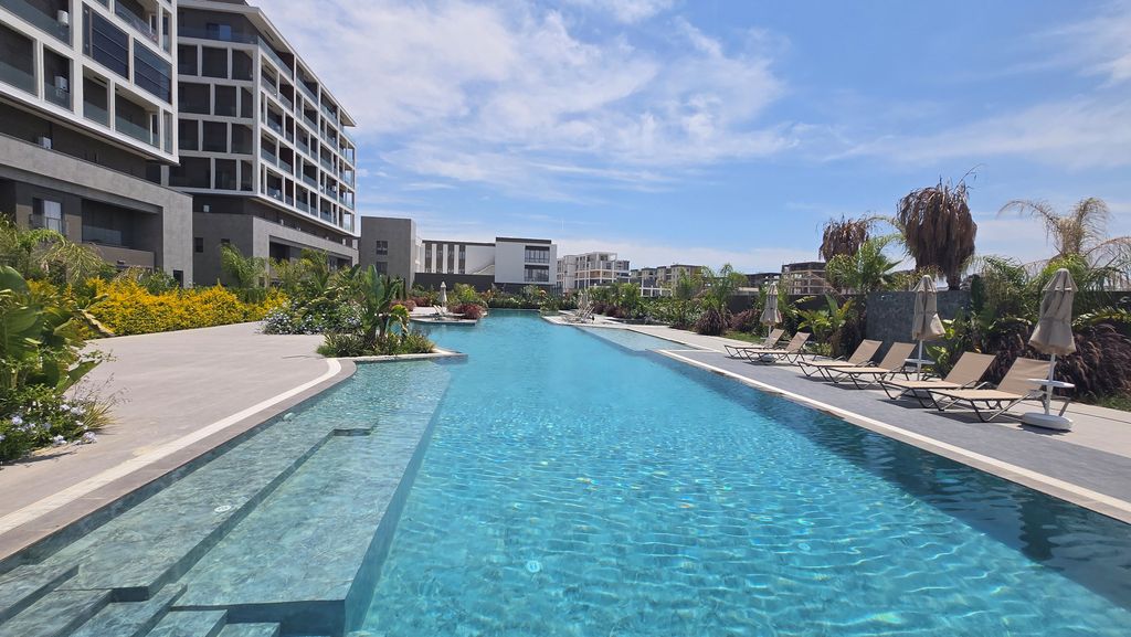Property photo 2 of 20 Antalya Apartments For Sale In Altintas, Aksu - Large Communal Swimming Pool