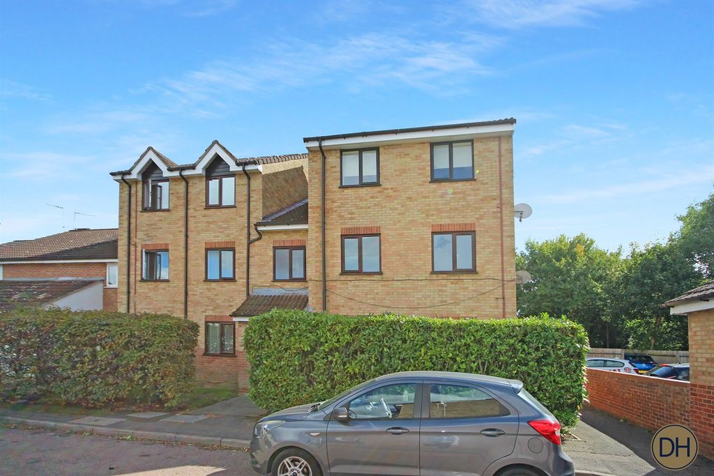 Property photo 1 of 5 Markwell Wood