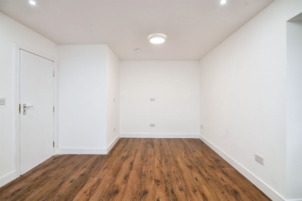 Property photo 3 of 31