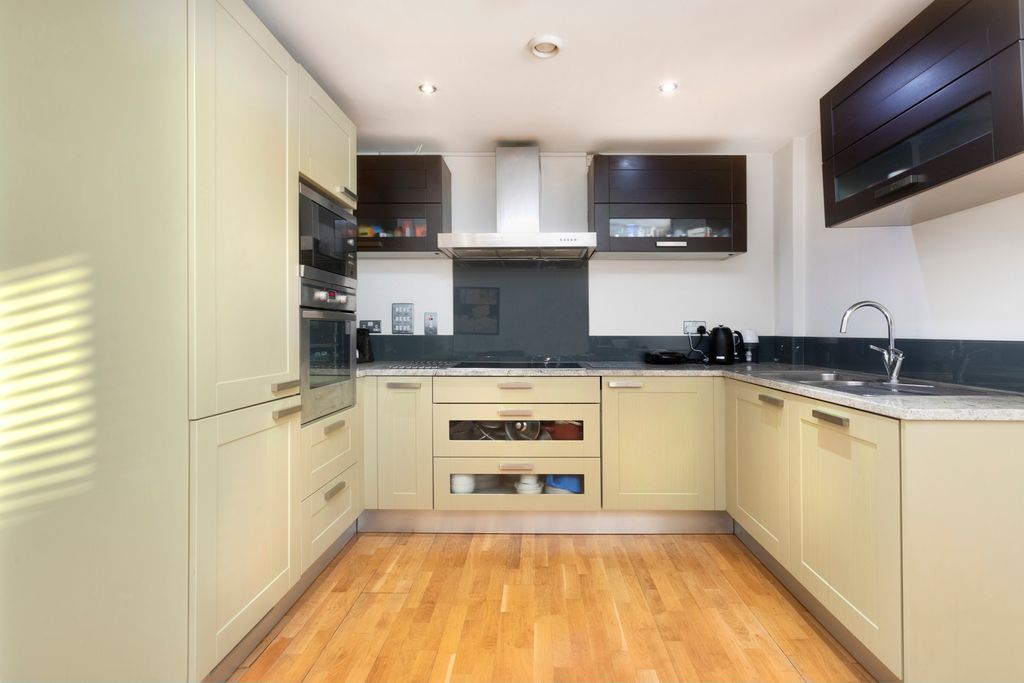 Property photo 2 of 10 Kitchen