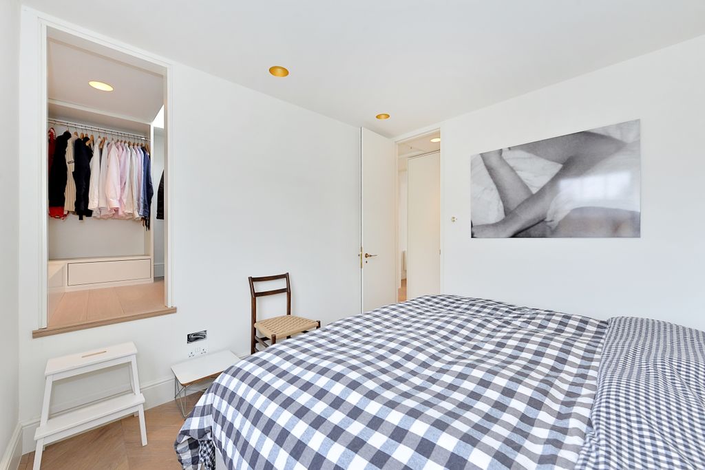 Property photo 3 of 14 Eccleston-Square-04