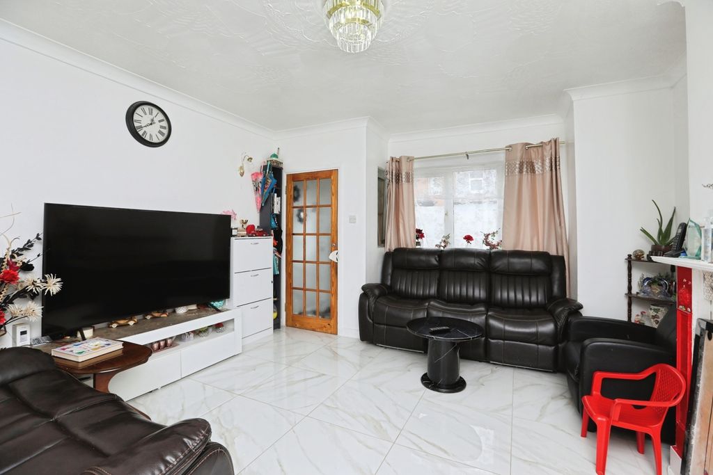 Property photo 2 of 11 Pbox-Img.Jpg