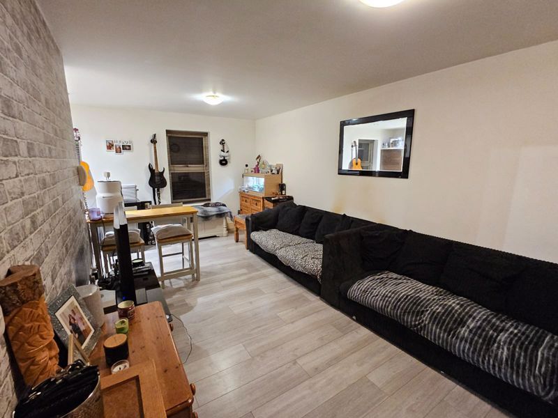 Property photo 3 of 10 Photo 8