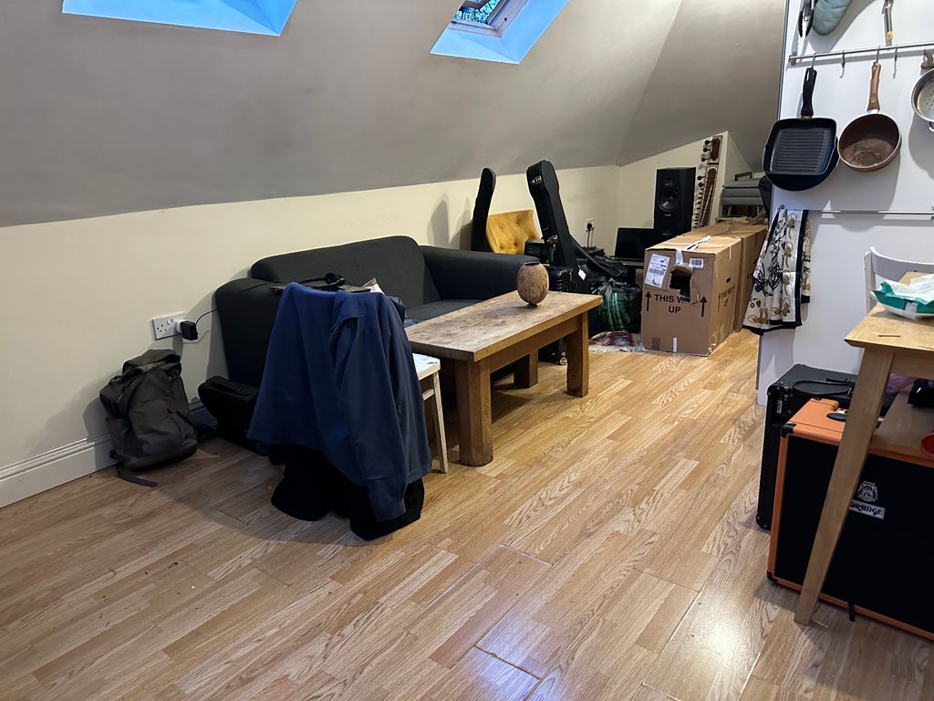 Property photo 3 of 6