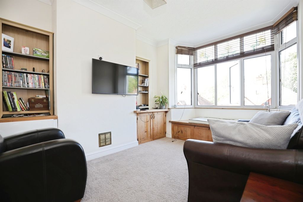 Property photo 3 of 12
