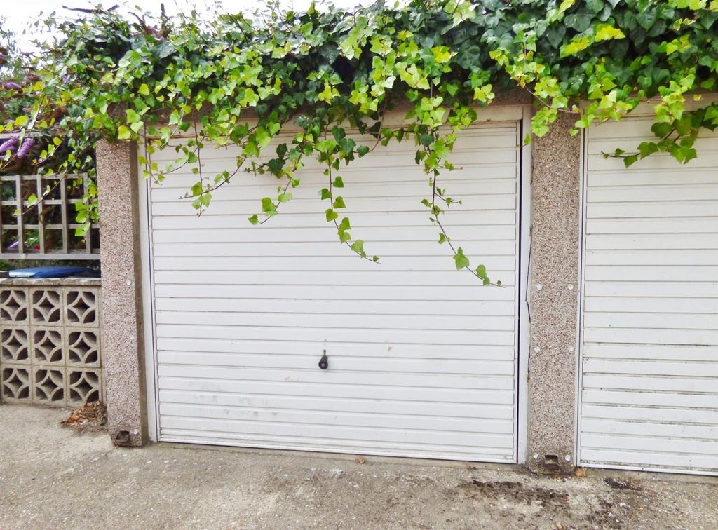 Property photo 1 of 2