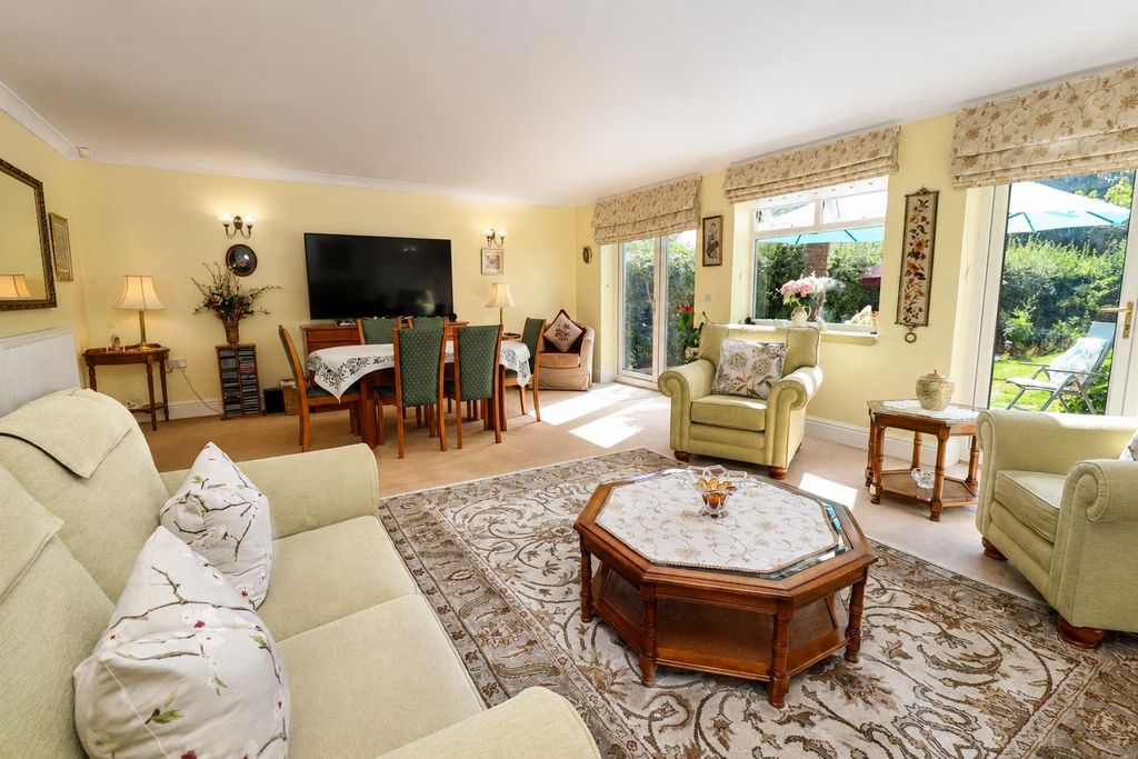Property photo 2 of 16 Eae39E8F-3D05-43B0-991B-F871C43B815F.Png