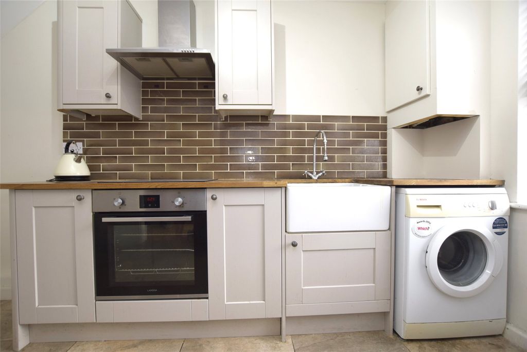 Property photo 2 of 10 Kitchen
