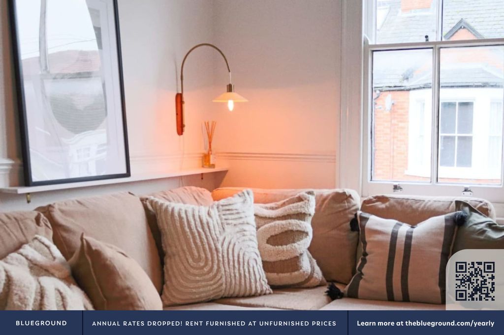 Property photo 3 of 33 Living Room