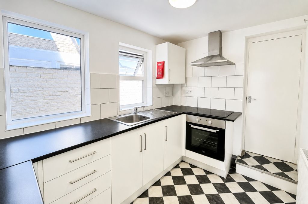 Property photo 2 of 7 Upper Luton Kitchen