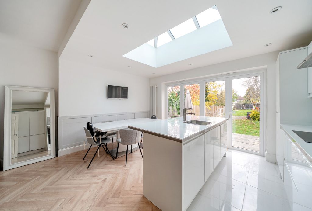 Property photo 2 of 18 1376305-23-690B62...