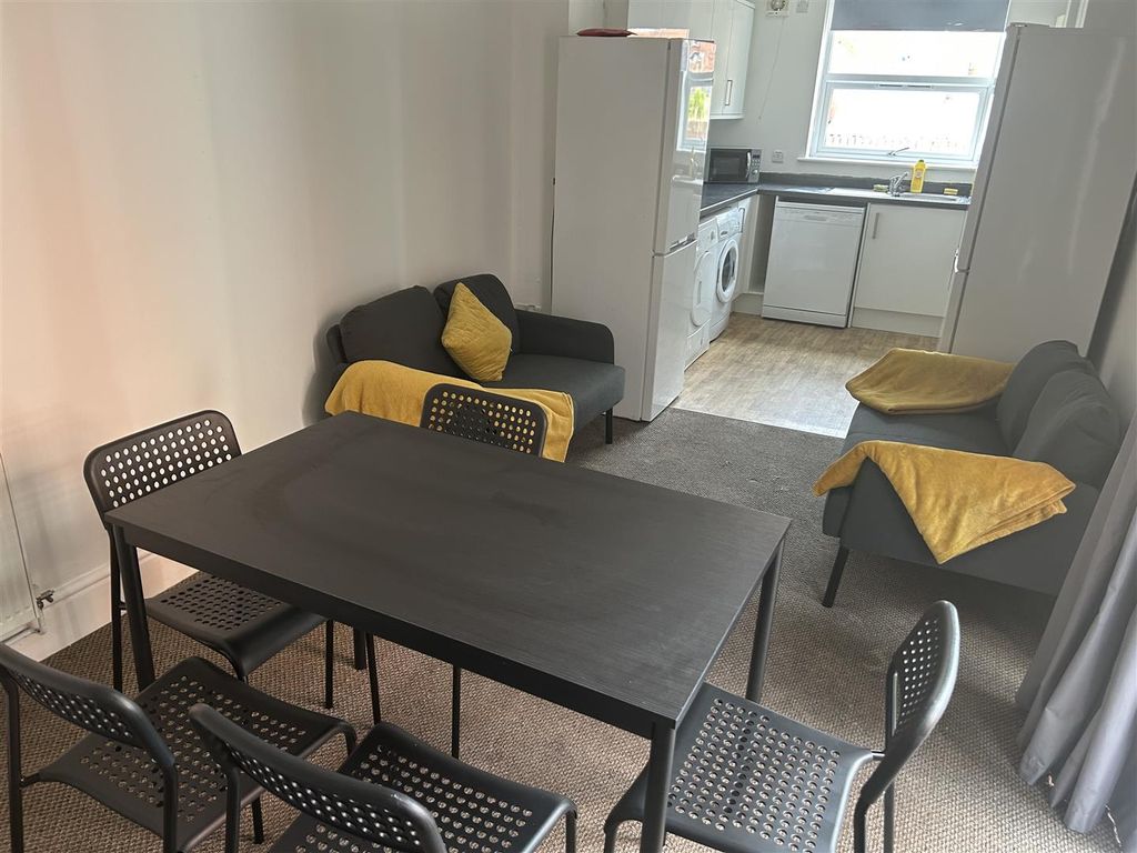 Property photo 3 of 10 Dining.Jpg