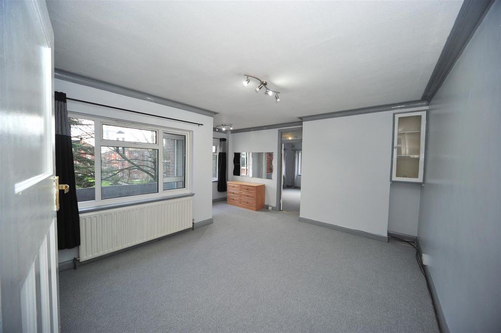 Property photo 3 of 18 73DC-Liv-Pov1d-9408.Jpg