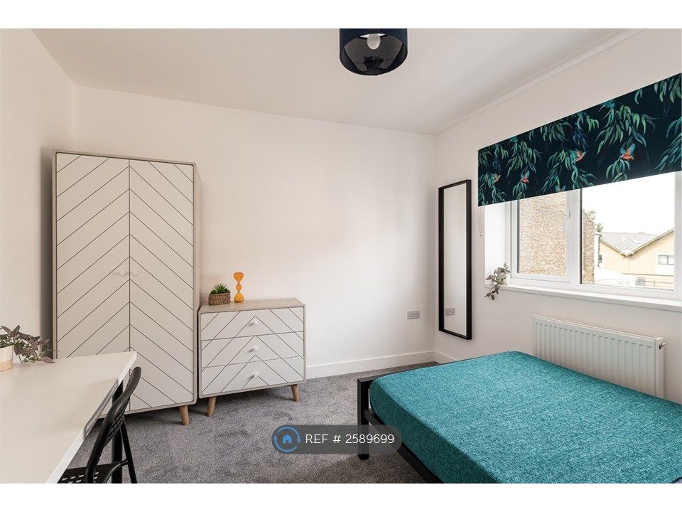 Property photo 3 of 9 Room