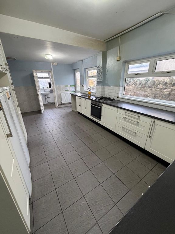 Property photo 2 of 20 0d6E827B-Fdcd-4Cb1-8Bee-0508B734F84F