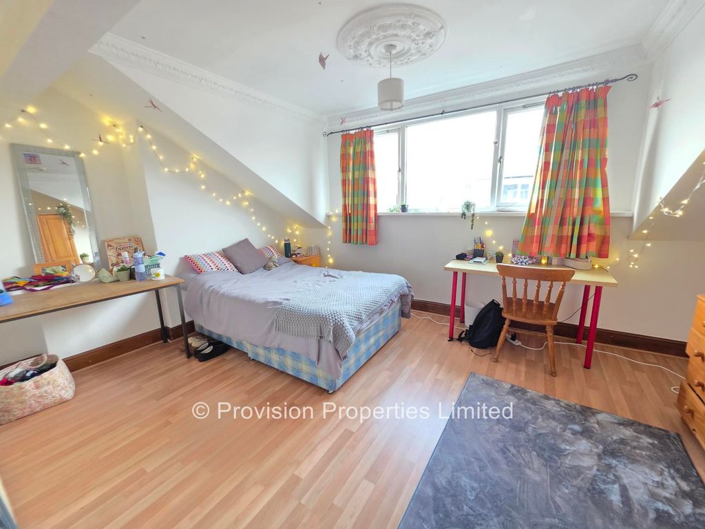 Property photo 2 of 8 Photo