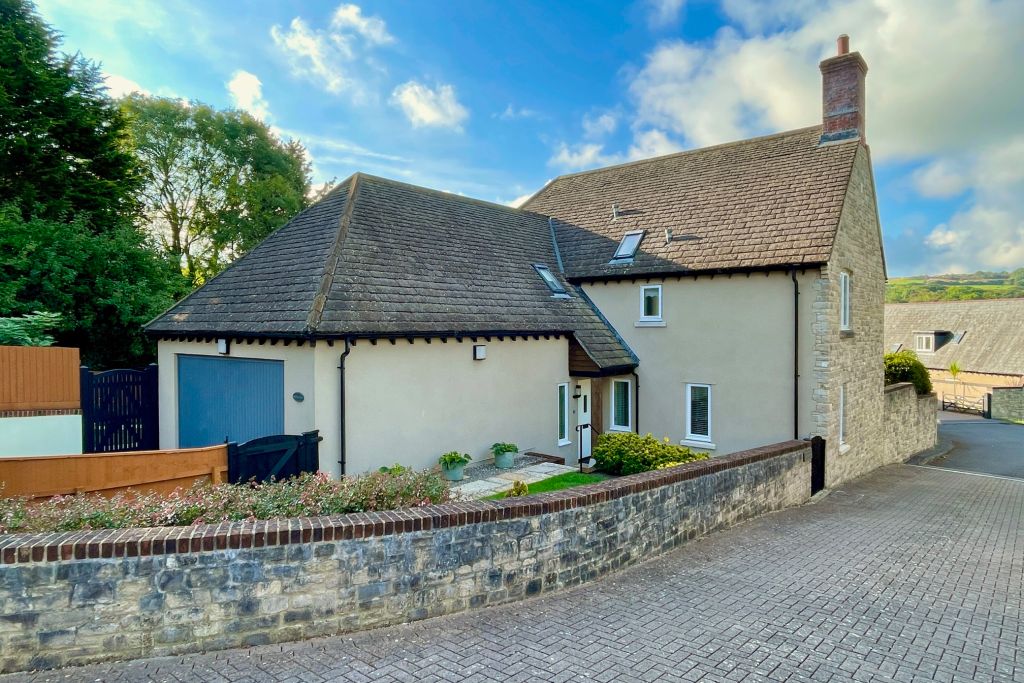 Property photo 2 of 25