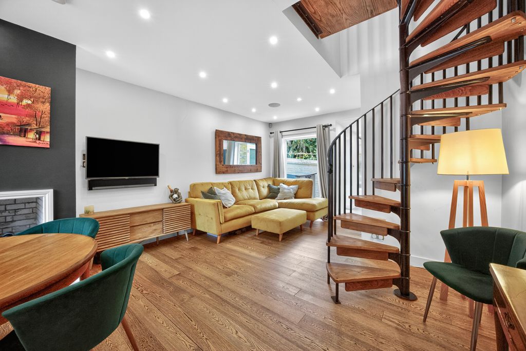 Property photo 2 of 16 Open Plan Living