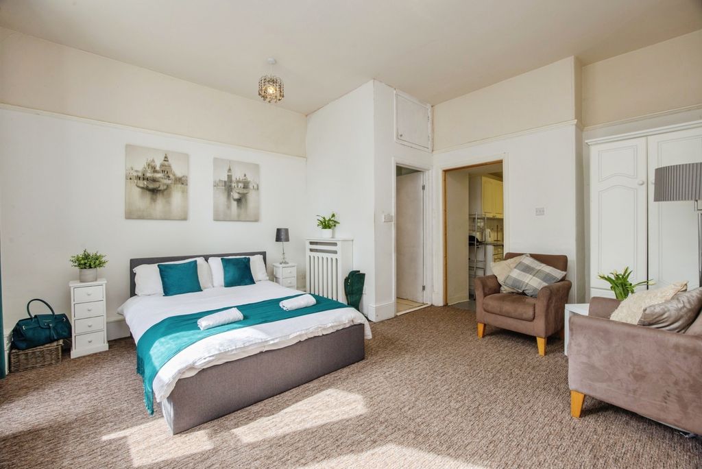 Property photo 2 of 18 Pbox-Img.Jpg