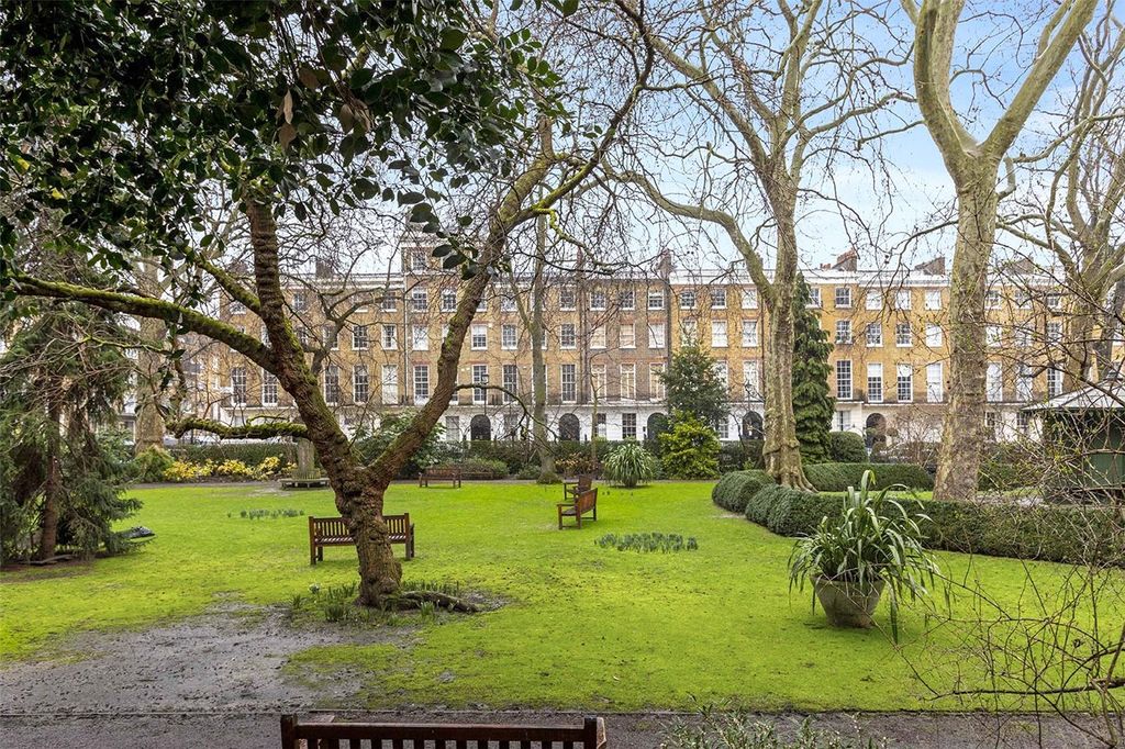 Property photo 3 of 27 Dorset Square
