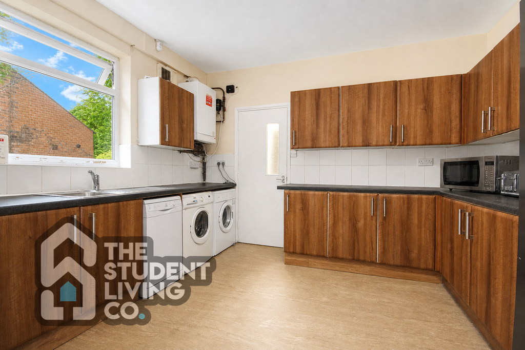 Property photo 2 of 28 7ce187Fa-F4c6-4Bbe-9Bd8-E8d2F3Abcf81