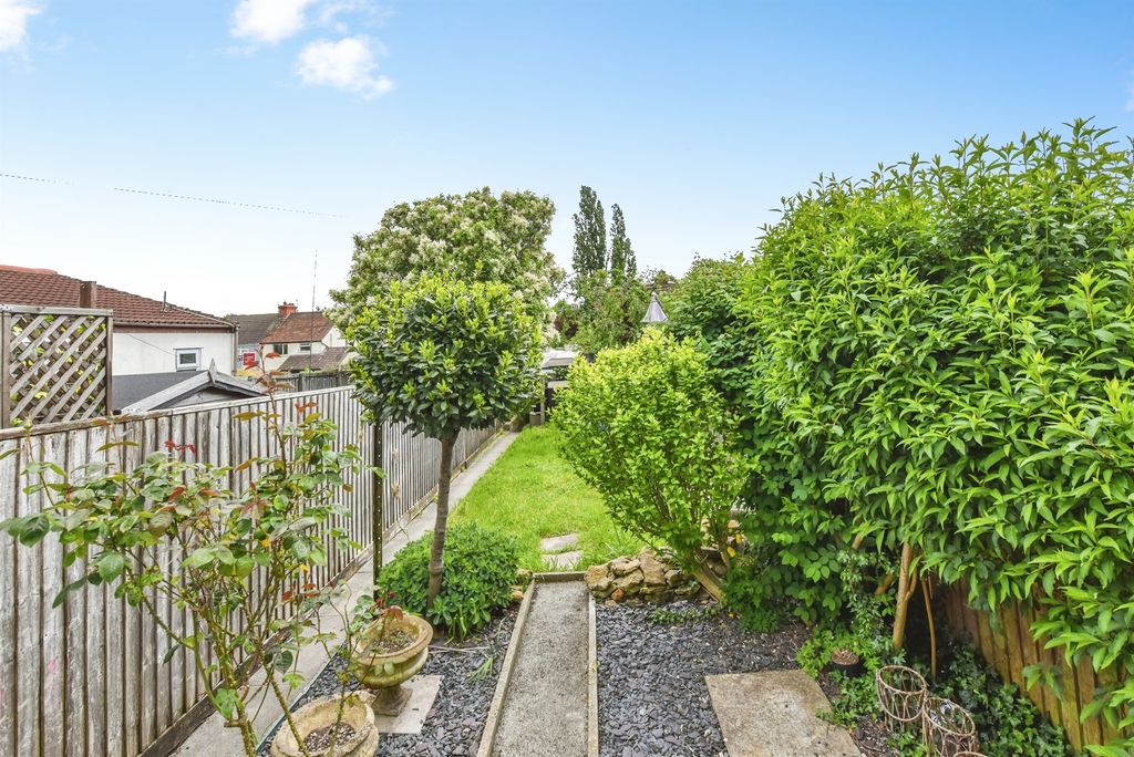 Property photo 3 of 18