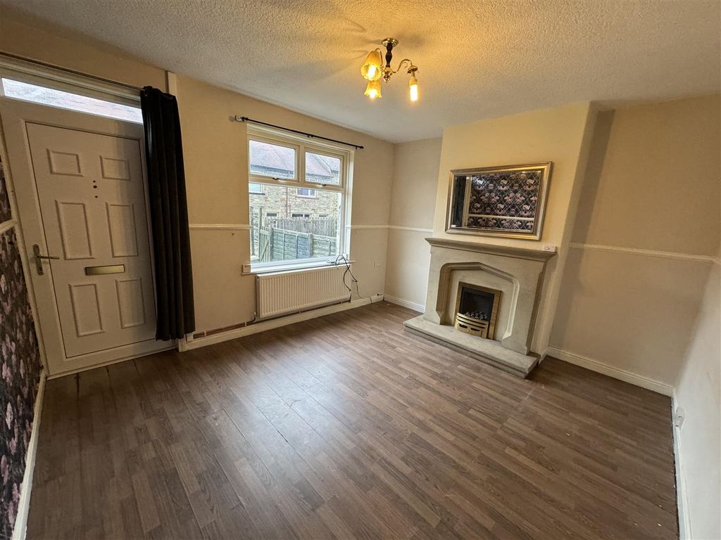 Property photo 2 of 11 Lounge