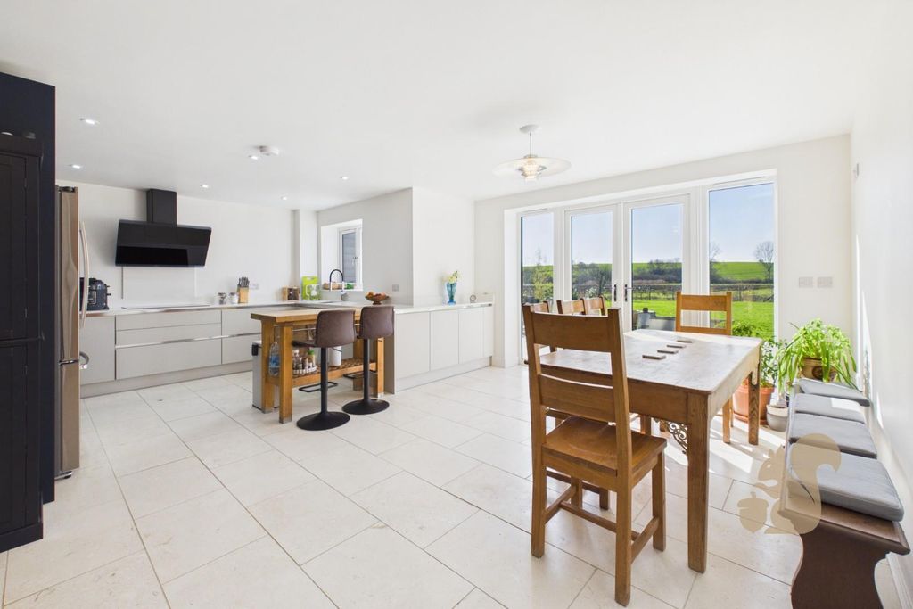 Property photo 2 of 24 Kitchen/Dining Area