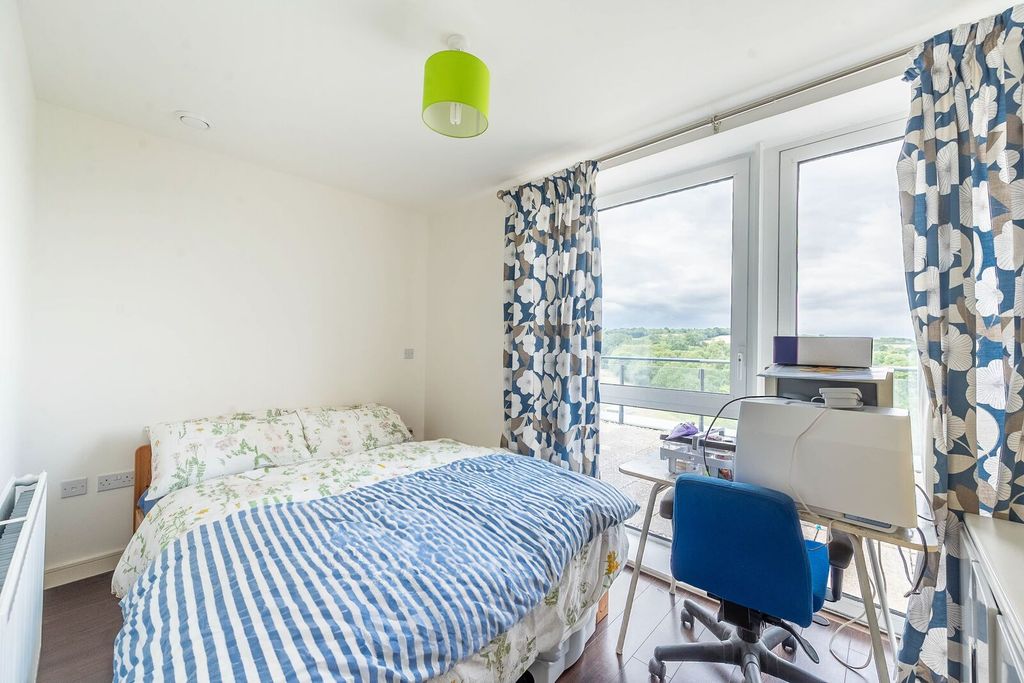 Additional image 8 of 3 bed flat for saleGreen Lane, Elstree, Edgware HA8