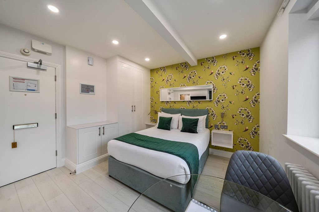 Property photo 3 of 5