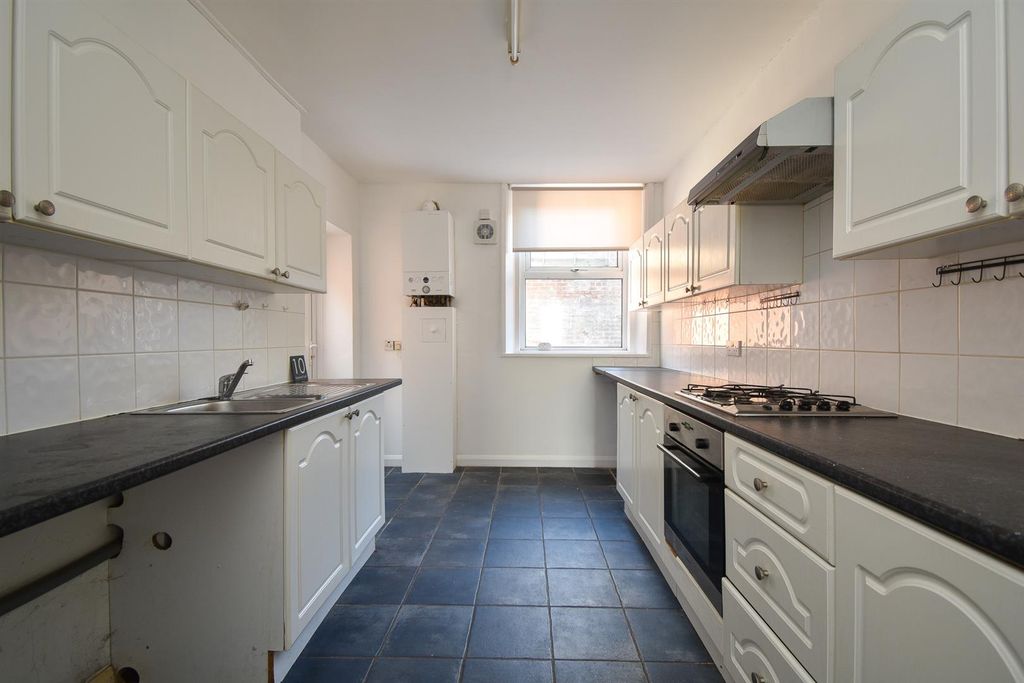 Property photo 3 of 12 Kitchen