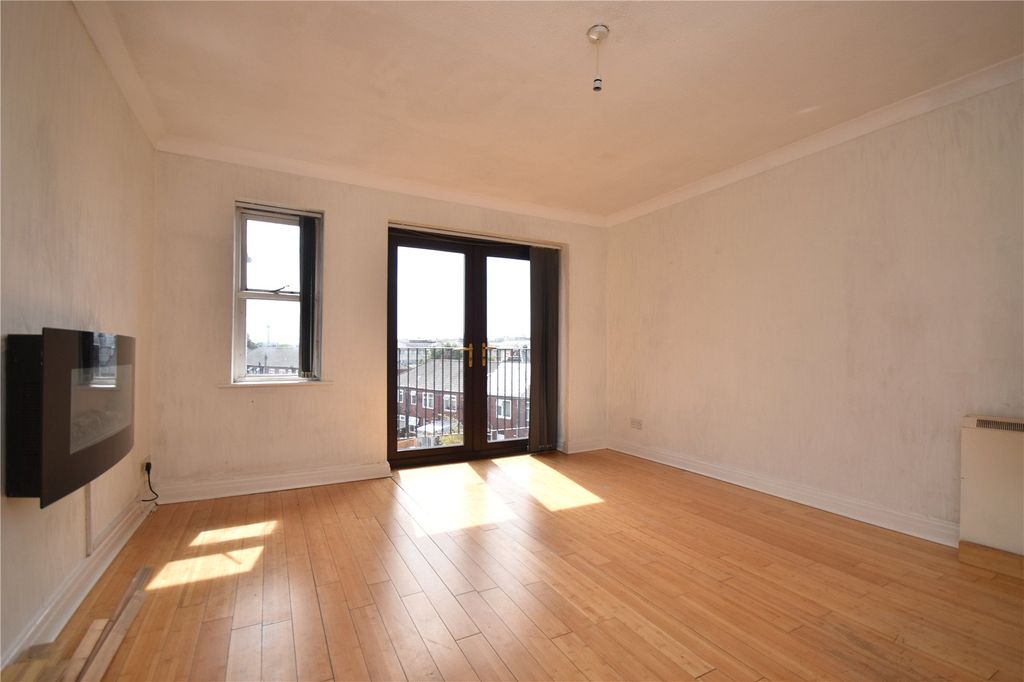 Property photo 3 of 11 Picture No. 31
